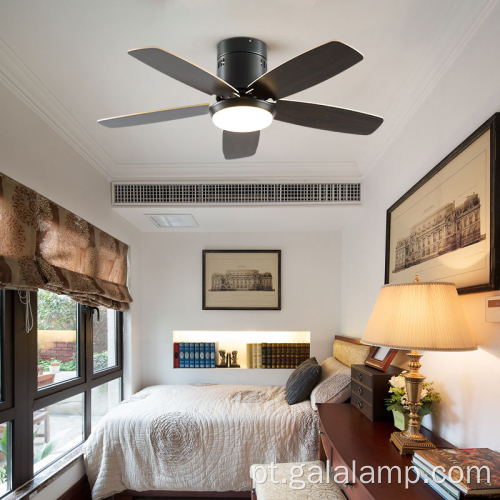 Ventilador de teto com luz LED